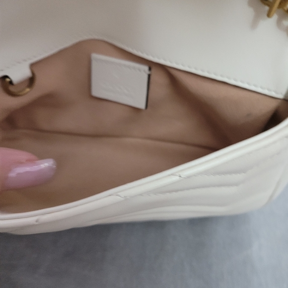 Gucci White Crossbody Bag with Gold Accents - Picture 7 of 10